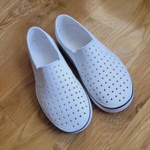 NATIVE white shoes size 8 women's or 6 mens